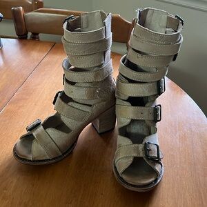 FREE BIRD BOND
Size 7